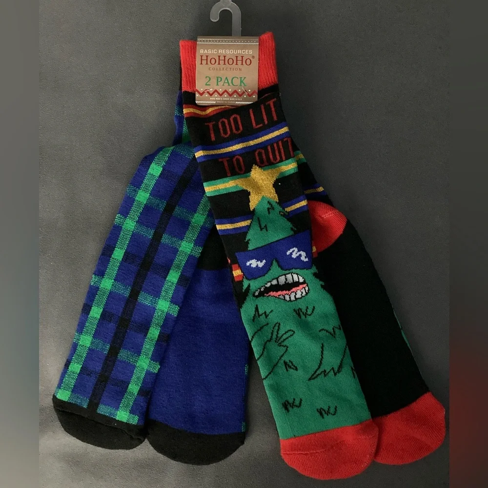 NWT 2 pair Christmas socks, thick and cushioned